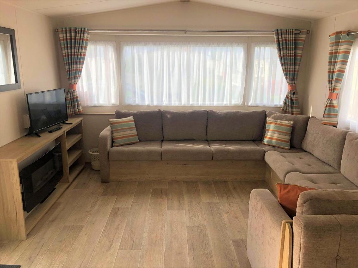 Cedar Deluxe Holiday Home Чапъл Сейнт Лионардс Екстериор снимка