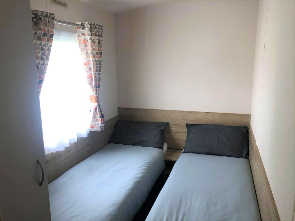 Cedar Deluxe Holiday Home Чапъл Сейнт Лионардс Екстериор снимка