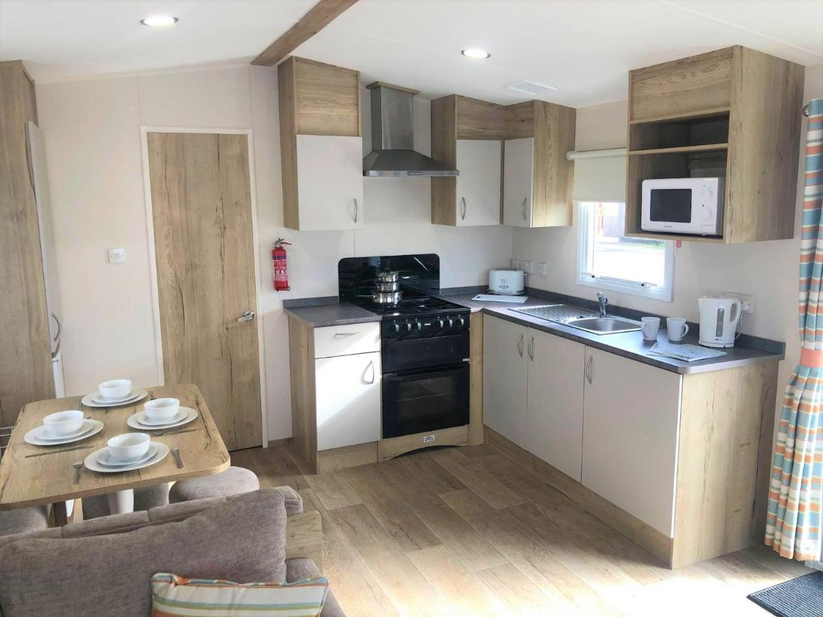 Cedar Deluxe Holiday Home Чапъл Сейнт Лионардс Екстериор снимка