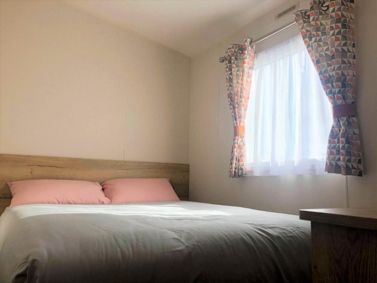 Cedar Deluxe Holiday Home Чапъл Сейнт Лионардс Екстериор снимка